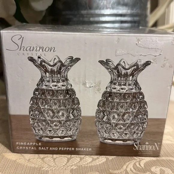 SHANNON CRYSTAL PINEAPPLE SALT & PEPPER SHAKER NWT IN BOX UNUSED - Picture 3 of 8